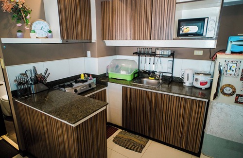 Mactan Export Processing Zone Condominio | A 2-bedroom condo w/ 2 king-sized bed and spacious living room near to Airport.