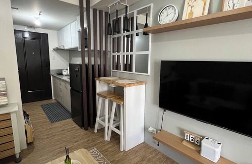 Las Pinas Condominio | A 24-sqm studio type . Has 3 beds and perfect for families, couples or friends.
