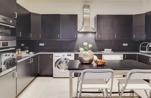 Champs-Elysees Apartamento | A 250m2 Champs Elysees abode for an extra glamorous stay in the city of lights