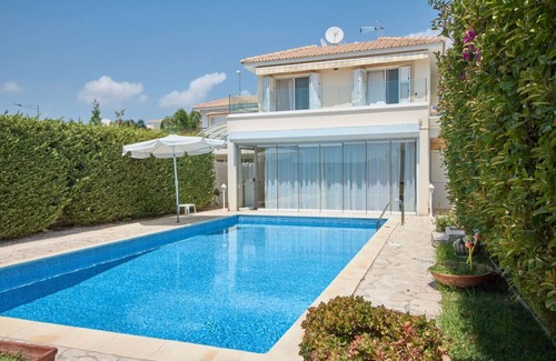 Pegeia Casa | Villa para 6 personas cerca de la playa y de la calle principal de Coral Bay!