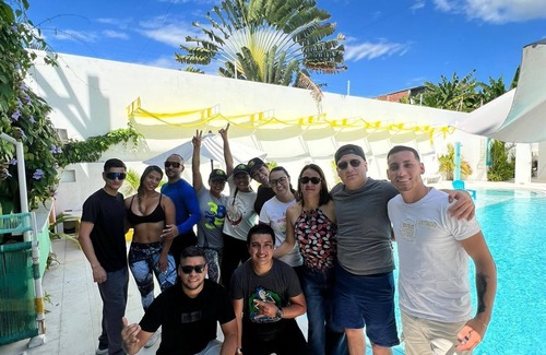 Ricaurte Villa | Villa moderna con Piscina en Ricaurte para 60 personas
