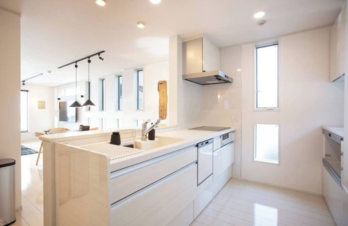 Yokosuka Casa | A 3storey building with an ocean view and rooftop / Yokosuka Kanagawa