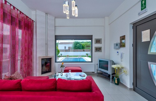 Gerani Villa | Villa de 4 dormitorios con piscina privada, a 1500 metros de la playa de arena.