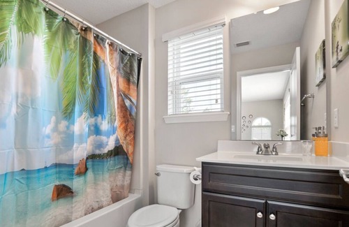 Northside Casa | A 5-bedroom Luxury Home@ water-view backyard