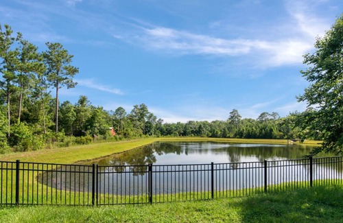 Northside Casa | A 5-bedroom Luxury Home@ water-view backyard