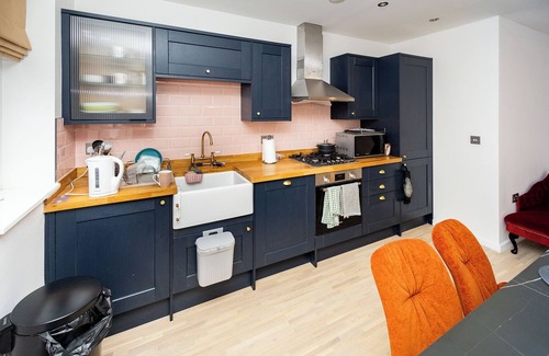 West Hendon Cama Y Desayuno | A 5-minute walk from Hendon Central Station! Cosy room in the heart of London