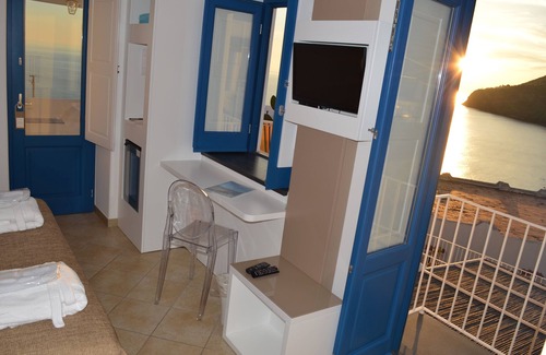 Malfa Casa | A Alera Room and Breakfast