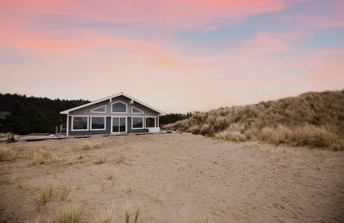 Pacific City Casa | A Beachfront Oasis in Pacific City / Cape Kiwanda!!