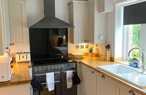 Royal Tunbridge Wells Casa | A beautifully renovated 5 Bedroom House with outdoor space and private Garden