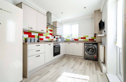 Cleethorpes Casa | A beautiful 3 bed semi detached house. Private driveway up to three vehicles.