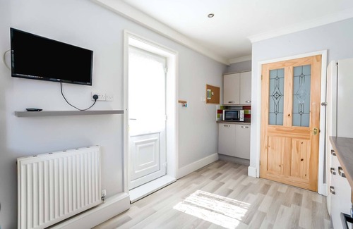 Cleethorpes Casa | A beautiful 3 bed semi detached house. Private driveway up to three vehicles.