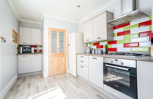 Cleethorpes Casa | A beautiful 3 bed semi detached house. Private driveway up to three vehicles.