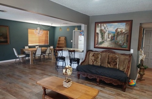 Greenacres Casa | A beautiful 3 bedrooms 2 Living rooms and 2 bathrooms