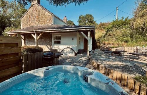 Llangefni Casa | A Beautiful 3 Bedroom 17th Century Stone cottage