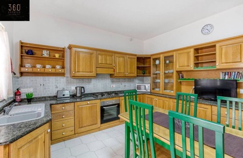 Naxxar Casa | A beautiful 4BR villa with private pool & deck