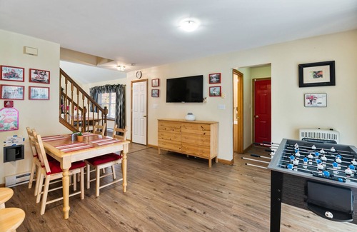 Tunkhannock Township Casa | Hermosa casa de 4 dormitorios en Poconos, cerca de centros de esquí parques acuáticos y alcantarillado