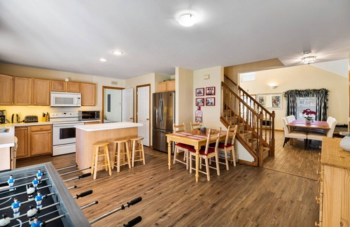 Tunkhannock Township Casa | Hermosa casa de 4 dormitorios en Poconos, cerca de centros de esquí parques acuáticos y alcantarillado