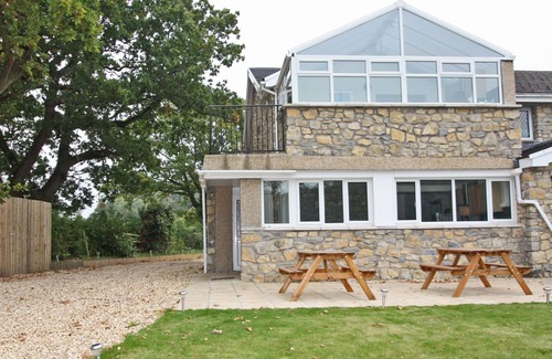 Peterston-Super-Ely Cabaña | 2 bedroom accommodation in Peterston-Super-Ely, Cardiff