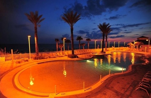 Upper Grand Lagoon Condominio | Un hermoso frente al mar 2BR en Boardwalk-Romanitic Sunset View