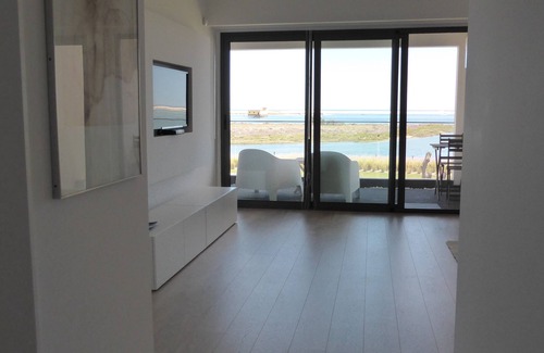 Fuseta Apartamento | A beautiful one bedroom apartment - right on the waterfront in the Ria Formosa.