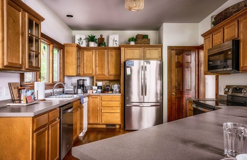 Townsend Cabina | A beautiful, peaceful Smoky Mountain retreat with views. Sleeps 14.