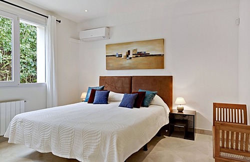 Sotogrande Villa | ¡Una hermosa villa de vacaciones de muy buen gusto en España, una gran piscina y 4 elegantes habitaciones!