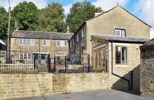 Holmfirth Cabaña | A beautiful rural base around 1. 5 miles from the centre of Holmfirth.