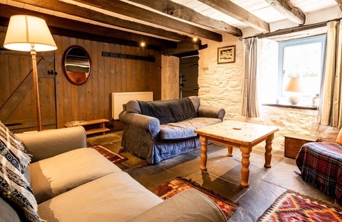 Moylegrove Cabaña | A beautiful traditional cottage, nestled in the countryside..