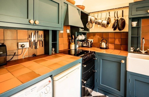 Moylegrove Cabaña | A beautiful traditional cottage, nestled in the countryside..