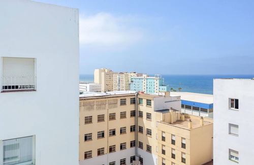 Cadiz Apartamento | A beautiful vacation near the sea awaits you in this vacation apartment.