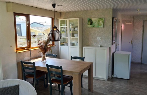 Sint Maarten Chalet De Esquí | A beautiful vintage chalet with a beautiful garden and plenty of privacy.