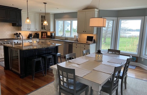 Woolford Casa | A Beautiful Waterfront Retreat for Family Gatherings!