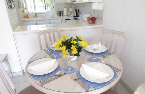 Rockley Apartamento | Encantador apartamento limpio, fresco de 1 dormitorio cerca de todos los servicios, capacidad para 4 personas