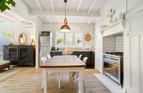 Waiheke Island Cabaña | A beautifully decorated 3 bedroom home featuring a private outdoor terrace.