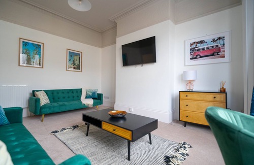 Redcar Casa | A beautifully designed home only a stones throw away from the beach front!