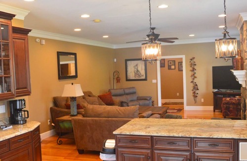 Alton Bay Casa | A Beautifully maintained home right in the heart of Alton Bay.