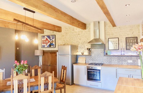 Vanzac Casa | A beautifully renovated old Hunting Lodge with stunning countryside views