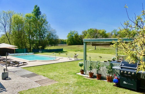 Vanzac Casa | A beautifully renovated old Hunting Lodge with stunning countryside views