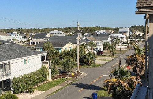 Ash Condominio | A block from the Beach and 2 Decks with amazing views!