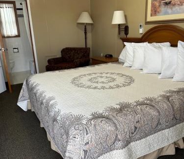 Chamberlain Hotel | A Bridge View Inn