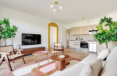 Clichy Apartamento | A Bright 3-BR/2BA in Clichy