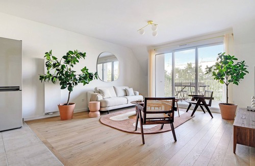 Clichy Apartamento | A Bright 3-BR/2BA in Clichy