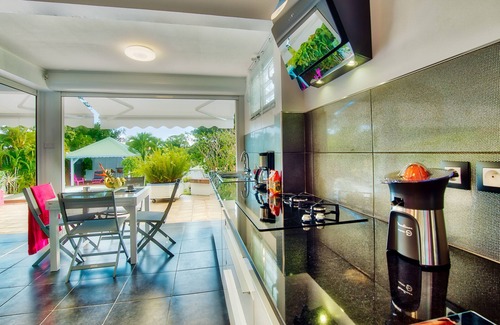 Sainte-Anne Apartamento | JOLIREVECREOLE: Apartamento de lujo, 4 **** entre mar y campo con piscina