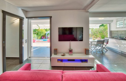 Sainte-Anne Apartamento | JOLIREVECREOLE: Apartamento de lujo, 4 **** entre mar y campo con piscina