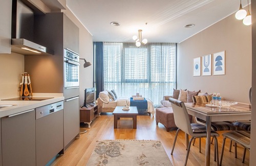 Bagcilar Apartamento | A bright and stylish studio in Batışehir Göztepe, offering modern amenities, a fully equipped kitchen, and seamless access to central Istanbul. Perfect for solo travelers or couples seeking comfort and convenience.
