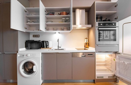 Bagcilar Apartamento | A bright and stylish studio in Batışehir Göztepe, offering modern amenities, a fully equipped kitchen, and seamless access to central Istanbul. Perfect for solo travelers or couples seeking comfort and convenience.