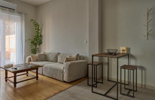 Attiki Apartamento | A bright flat with garden, a private urban oasis in Athens