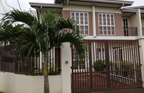 Batangas City Casa | Brillante, elegante apartamento limpio cerca de Diversion Rd