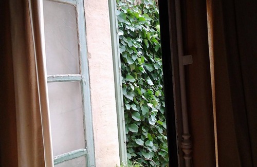 Lourmarin Casa | Aire acondicionado encantadora cabaña provenzal en el centro del pueblo w / jardín privado