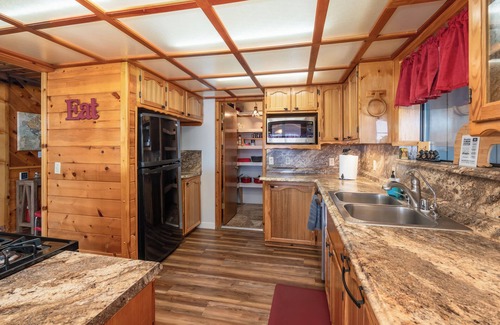 Ahwahnee Casa | A cabin look house with Dome Room/Spa/Pool/View/Play Set/Game Room/FamilyFun